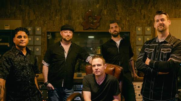 Hallaballoo: Why This Indie Minneapolis Band Is Going Viral Right Now